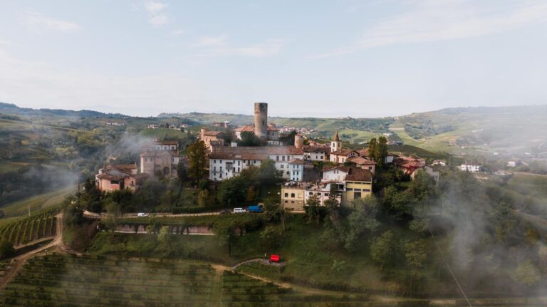 Il confine che non si attraversa: Cesare Pavese, il mito e la collina che divenne destino